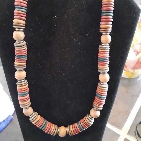 19" MULITICOLORED WOOD DISK NECKLACE - Picture 1 of 4